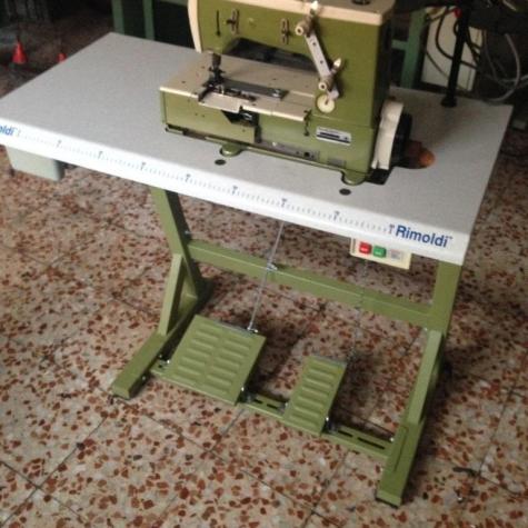 maquina de confeccion Rimoldi